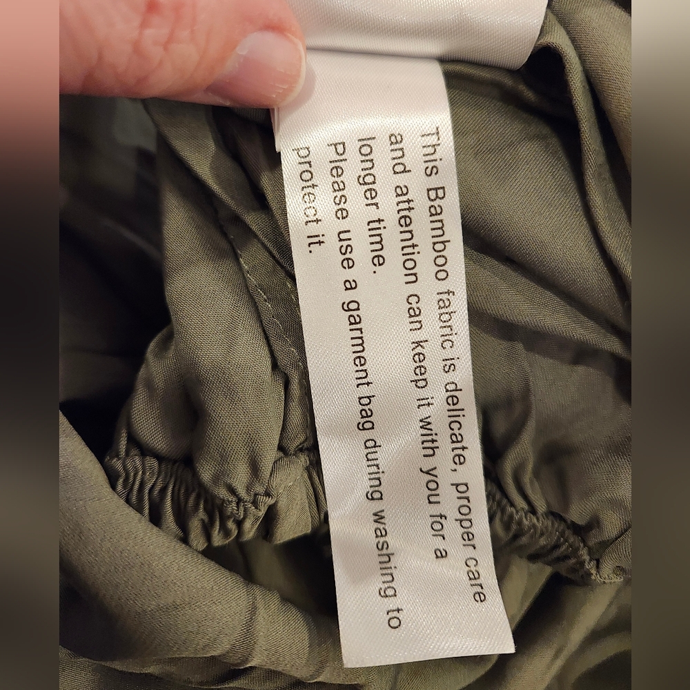 Quince Bamboo Sheet Set Olive Green Queen Size NWT Cooling Soft - Picture 5 of 6